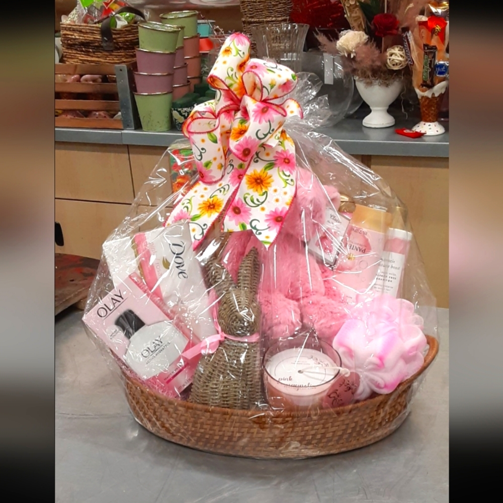 🆕🩷Pink Gift Basket Olay & Dove Bath Gift Set